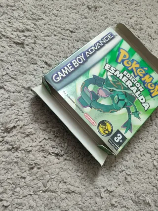 CAJA Pokemon Esmeralda Game Boy Advance