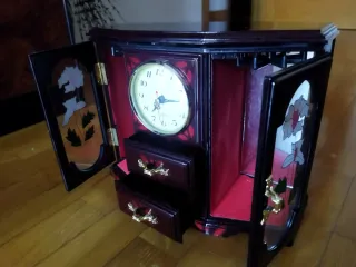 Joyero musical con reloj