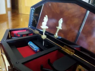 Joyero musical con reloj