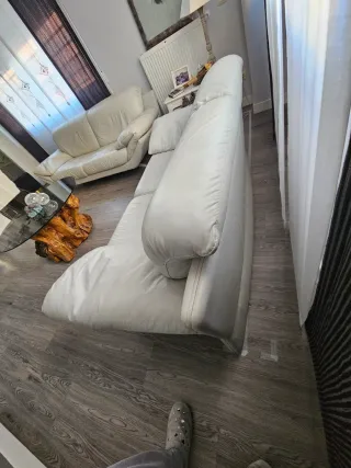 Sofá de piel blanco