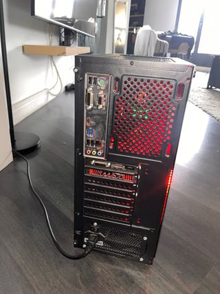 PC Gaming MSI con luces LED