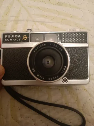 Cámara Fujica Compact S Plata/Negra