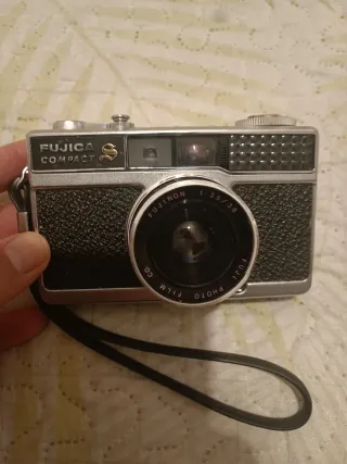 Cámara Fujica Compact S Plata/Negra