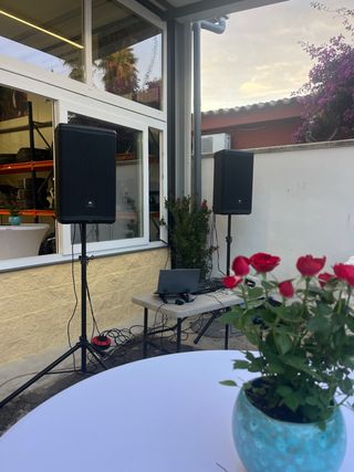 Alquiler altavoces con DJ