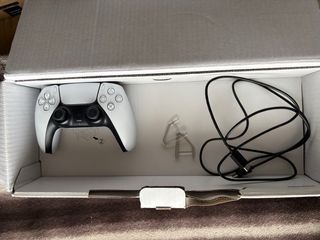 PS5 slim + monitor MSi + 13 juegos + lector PS5