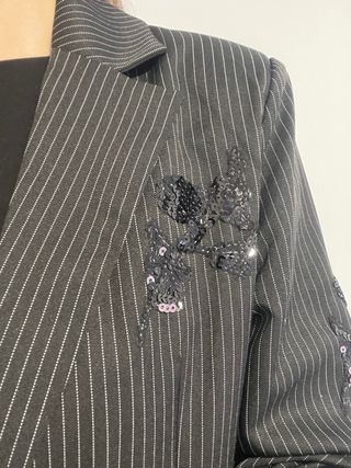 Traje rayas con lentejuelas