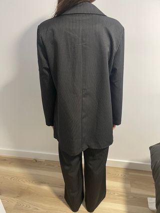 Traje rayas con lentejuelas