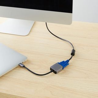 Adaptador USB-C a VGA Aluminio Amazon Basics