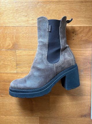 Tronchetti Nero Giardini marrone scamosciato