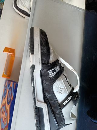 Louis Vuitton Zapatillas Blancas y Negras