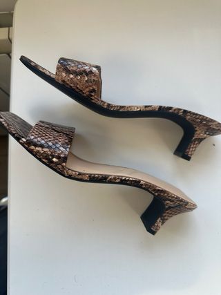 Sandalias tacón efecto serpiente Primark Talla 39