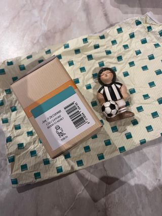 Statuetta Thun calciatore bianco nero