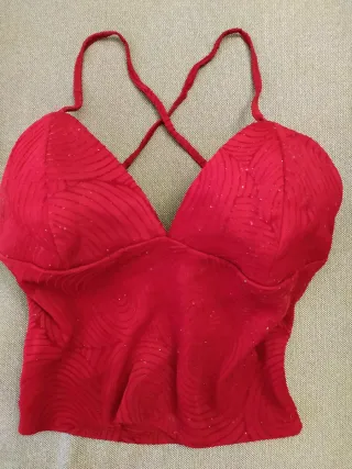 Top rojo y 2 tangas a estrenar