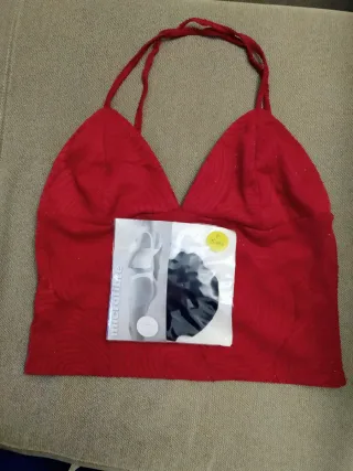 Top rojo y 2 tangas a estrenar