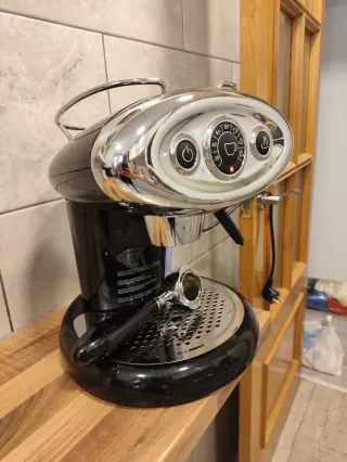 Cafetera Espresso Illy Cromada