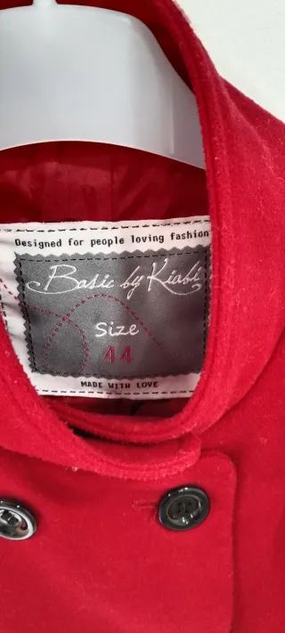 Abrigo rojo doble botonadura con cinturón