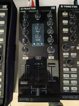 Controlador DJ Traktor Kontrol Z1