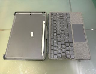 Funda Logitech Ipad + Apple Pen