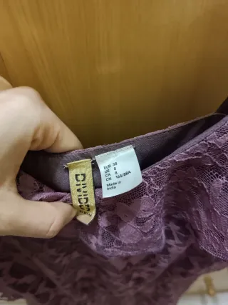 Vestido corto encaje morado. H&M. Talla M