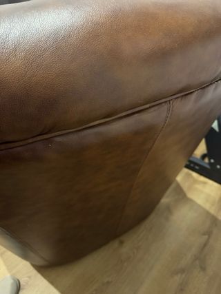 Sillón individual de piel marrón