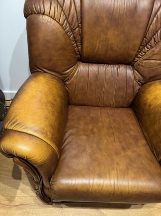 Sillón individual de piel marrón