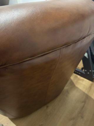 Sillón individual de piel marrón