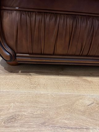 Sillón individual de piel marrón