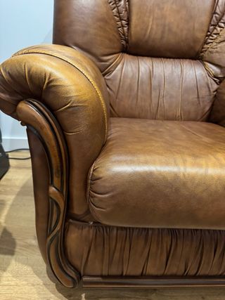 Sillón individual de piel marrón