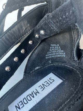 Sandalias tacón Steve Madden negras con tachuelas