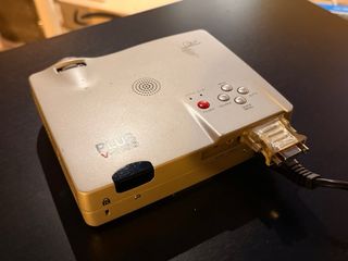 Mini Proyector PLUS V-1100 Plata