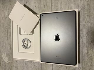 Lote Apple iPad + AirPods + Accesorios