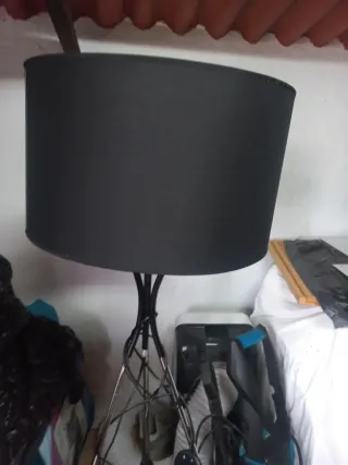 Lámpara Trípode Elegante Negra y plateada