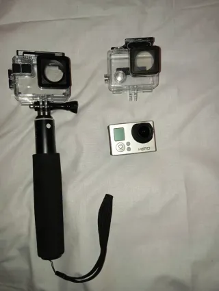 GoPro HERO3 Silver + custodie + selfie stick