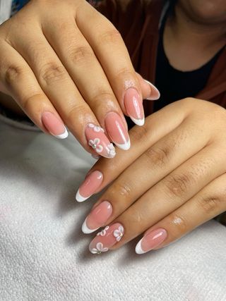 REALIZAMOS UÑAS EN TENDENCIA