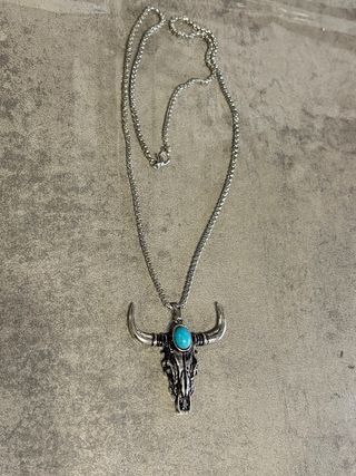 Collana teschio toro con pietra turchese