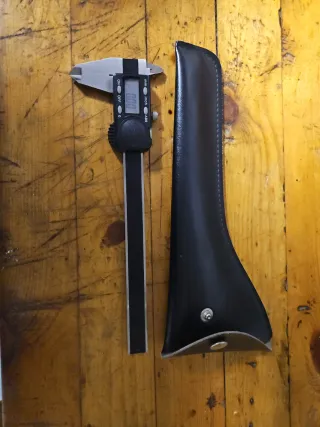 Calibre digital con funda