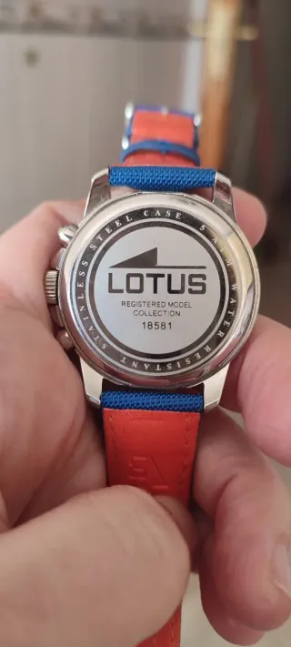 Reloj Lotus para niño con pulsera azul