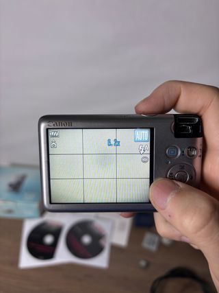 Canon Ixus 120 IS Plata