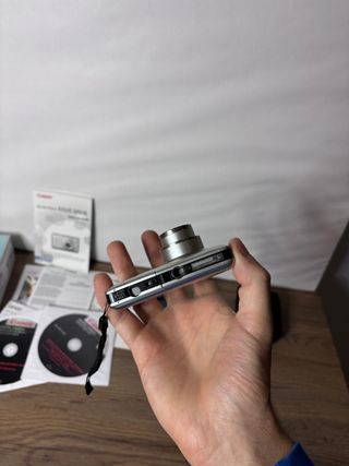 Canon Ixus 120 IS Plata