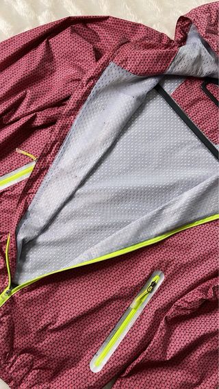 Chaqueta Under Armour Rosa Estampada