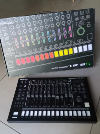 Roland TR-8S Caja de Ritmos
