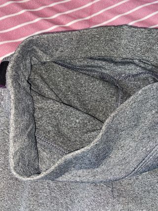 Mallas deportivas grises con banda lateral