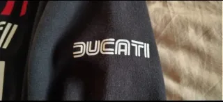 Chaqueta Ducati Negra con Rayas Rojas