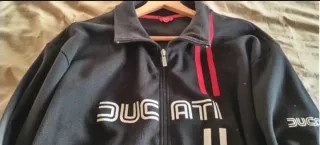 Chaqueta Ducati Negra con Rayas Rojas