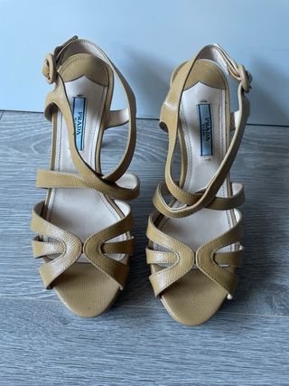 Sandalias Prada Beige Talla 38