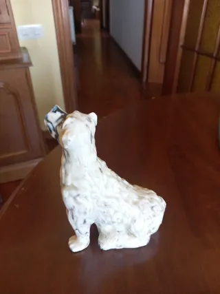 Figura de perro porcelana estilo Lladró