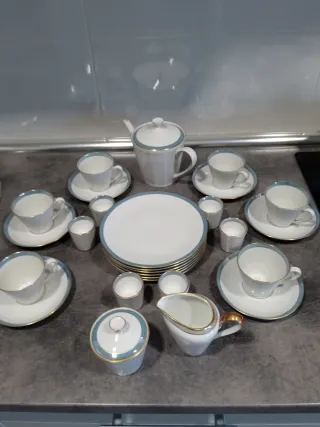 Vajilla antigua de porcelana