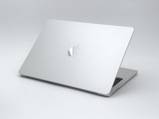 MacBook Air 13" (2022) Apple M2 8 CPU/8 GPU núcleos - SSD 256GB - 8GB RAM - Plata