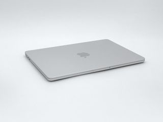 MacBook Air 13" (2022) Apple M2 8 CPU/8 GPU núcleos - SSD 256GB - 8GB RAM - Plata