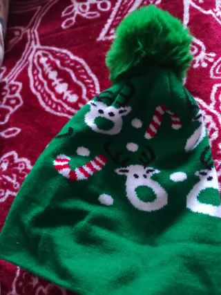 Gorro Navideño Verde con Pompón